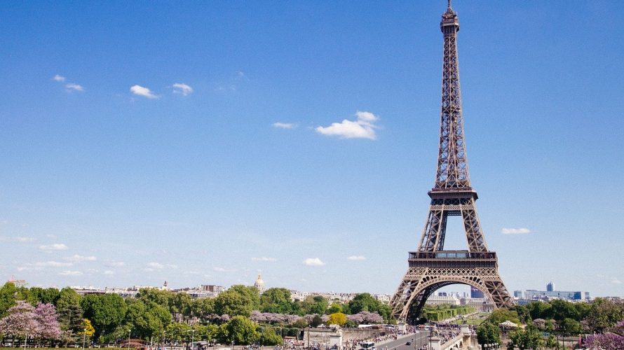 フランスで非常事態宣言、夜間外出禁止、感染者急増で